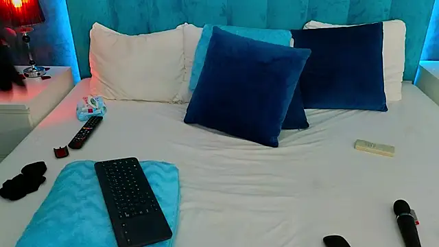 LauraMirage online show from 01-17-25, 12:10