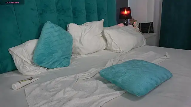 LauraMirage online show from 02-27-25, 10:04