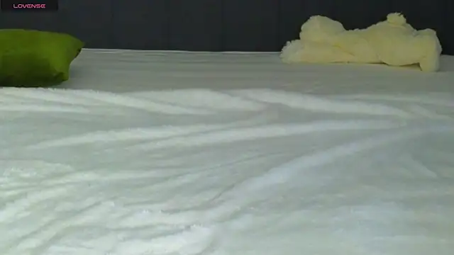 LauraMirage online show from 09-17-25, 07:21