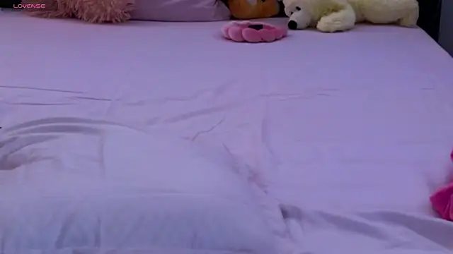 LauraMirage online show from 10-07-25, 07:49