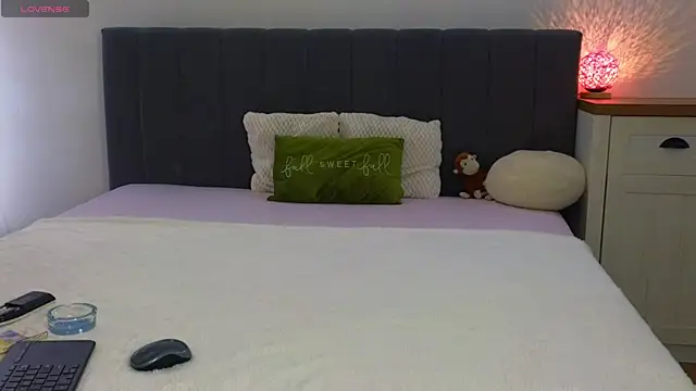 LauraMirage online show from 11-13-25, 08:24