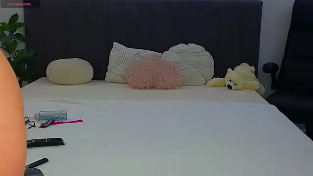 LauraMirage online show from 11-27-25, 09:00