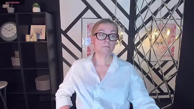 AlexandraKind online show from 02-11-25, 04:46