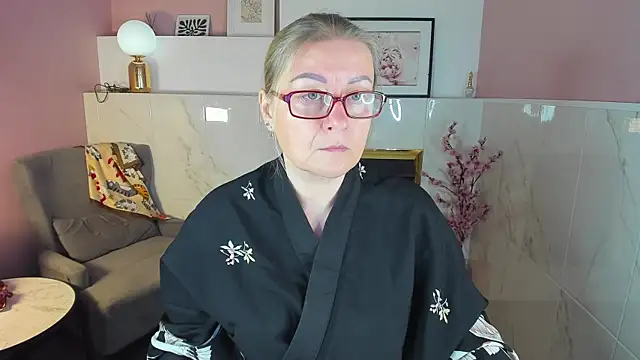 AlexandraKind online show from 10-13-25, 01:33