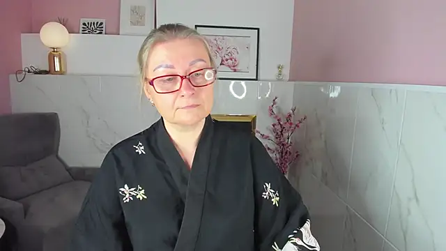 AlexandraKind online show from 10-18-25, 01:45