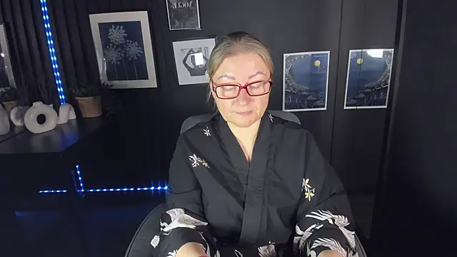 AlexandraKind online show from 10-20-25, 01:44