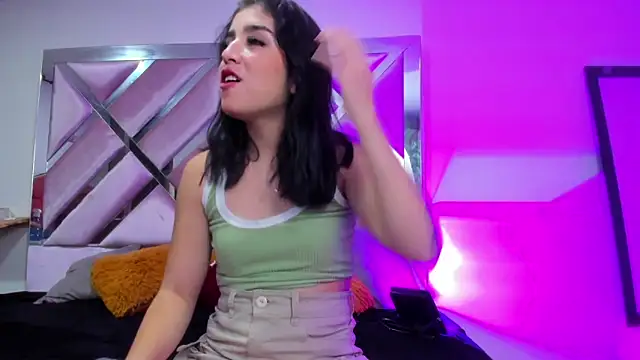 Snapshot of Violeett chatting on 12-21-24, 02:41 Violeett online show from 12-21-24, 02:41