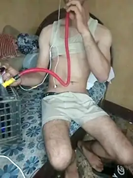 Snapshot of LOOLOOO123123 chatting on 10-18-25, 04:26 LOOLOOO123123 online show from 10-18-25, 04:26