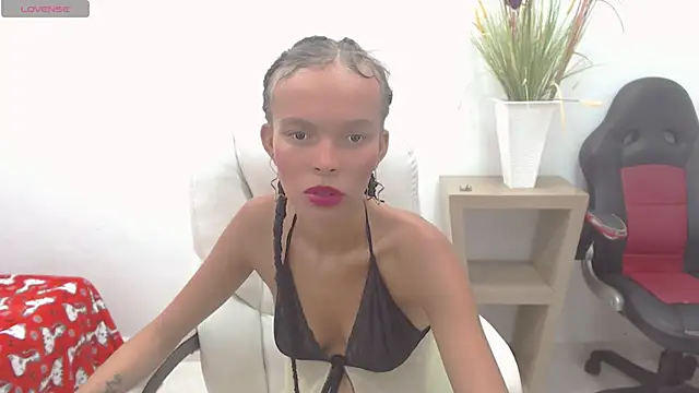 Snapshot of lulu_25_ chatting on 12-16-24, 05:06 lulu 25 online show from 12-16-24, 05:06