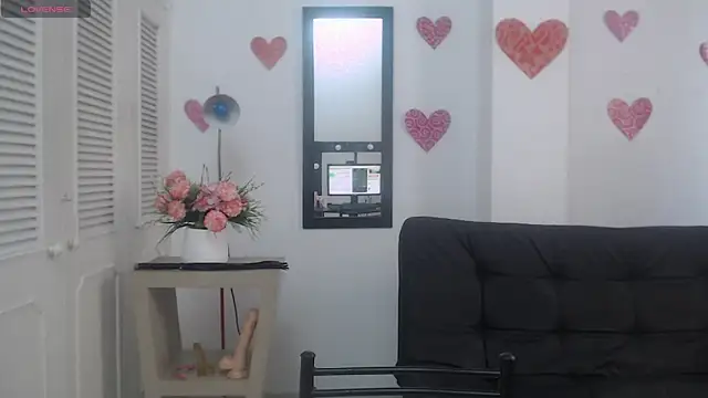 Snapshot of lulu_25_ chatting on 12-23-24, 12:30 lulu 25 online show from 12-23-24, 12:30