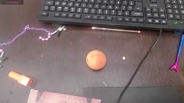 Snapshot of lulu_25_ chatting on 12-24-24, 04:33 lulu 25 online show from 12-24-24, 04:33