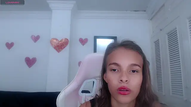 Snapshot of lulu_25_ chatting on 12-28-24, 04:51 lulu 25 online show from 12-28-24, 04:51