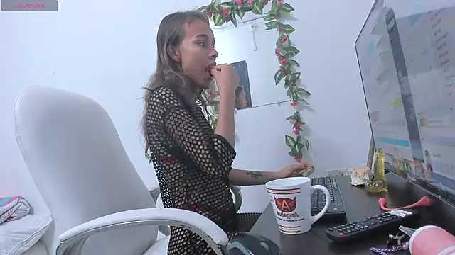 Snapshot of lulu_25_ chatting on 12-31-24, 03:09 lulu 25 online show from 12-31-24, 03:09