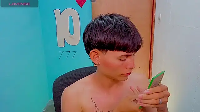 Snapshot of tanjiro_cute chatting on 04-28-26, 03:55 tanjiro cute online show from 04-28-26, 03:55
