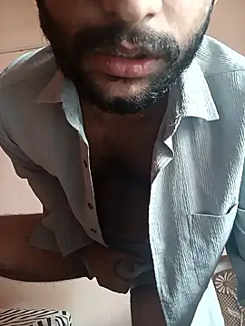 Snapshot of Vignesh3246 chatting on 01-11-26, 05:01 Vignesh3246 online show from 01-11-26, 05:01