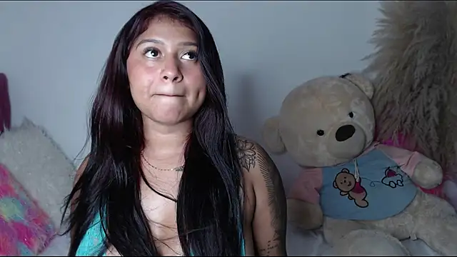 Snapshot of alinakiss chatting on 01-06-25, 08:14 alinakiss online show from 01-06-25, 08:14