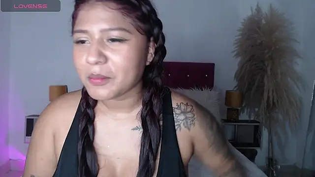 Snapshot of alinakiss chatting on 01-12-25, 03:49 alinakiss online show from 01-12-25, 03:49