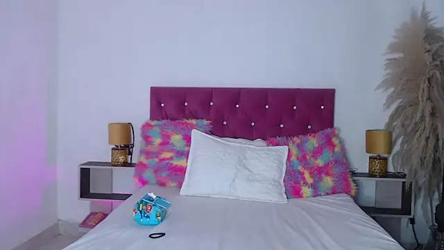 Snapshot of alinakiss chatting on 03-09-25, 12:00 alinakiss online show from 03-09-25, 12:00