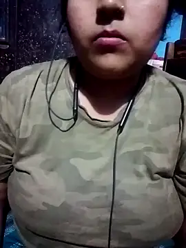 Snapshot of Love-Veronica chatting on 03-05-26, 06:15 Love-Veronica online show from 03-05-26, 06:15