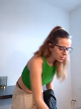 Snapshot of TerrasWildlife chatting on 02-20-25, 04:14 TerrasWildlife online show from 02-20-25, 04:14