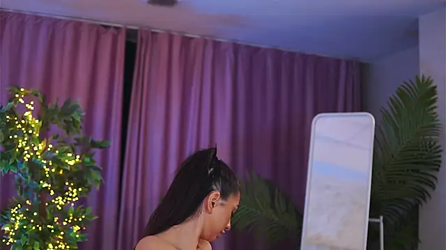 Snapshot of YemayaLuna chatting on 12-16-24, 09:20 YemayaLuna online show from 12-16-24, 09:20