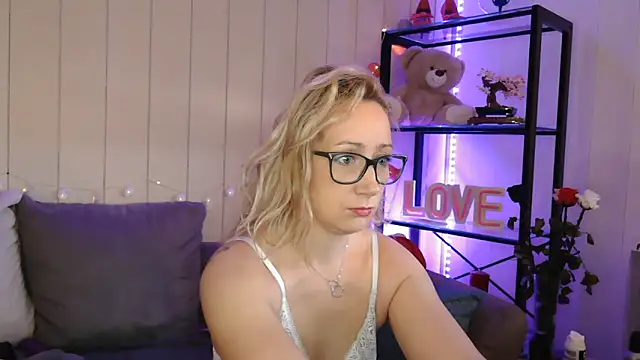 Lyscoquine online show from 11-29-25, 01:03