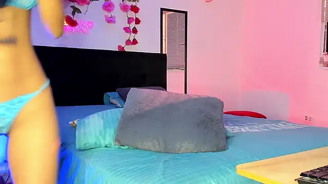 Snapshot of AlanaParker6_ chatting on 01-15-25, 01:20 AlanaParker6  online show from 01-15-25, 01:20