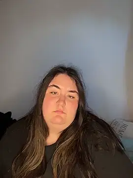 hotiee online show from 04-28-26, 05:01