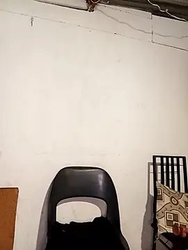 Snapshot of curvyloneah75 chatting on 12-17-25, 05:24 curvyloneah75 online show from 12-17-25, 05:24