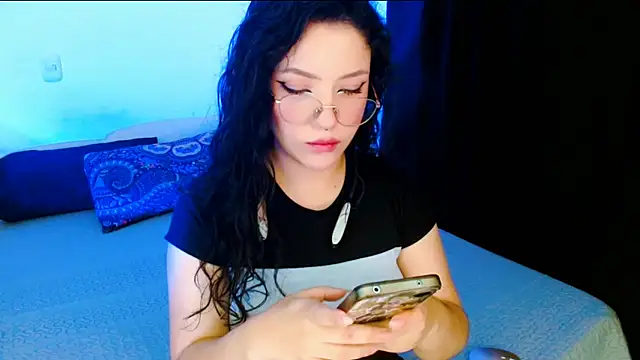 DollCam   online show from 10-24-25, 01:24