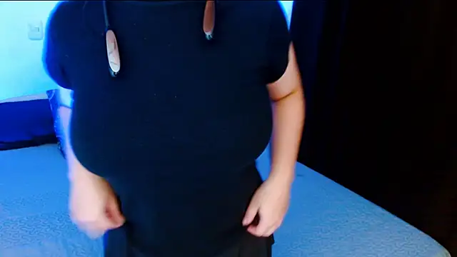 DollCam   online show from 10-26-25, 03:23