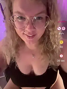 CurvyAnonymousGirl89 online show from 04-24-26, 05:54