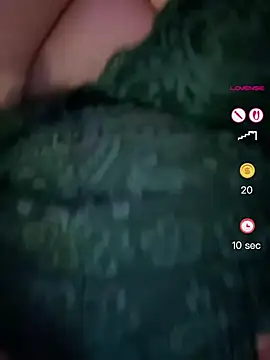 CurvyAnonymousGirl89 online show from 04-27-26, 07:12