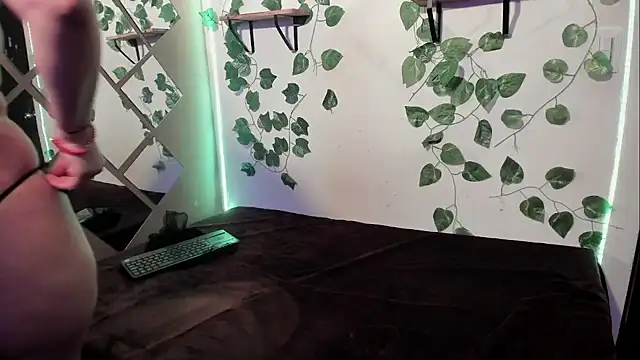 Snapshot of Megan_sophia2 chatting on 01-22-25, 01:42 Megan sophia2 online show from 01-22-25, 01:42