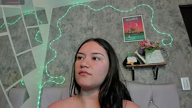 Snapshot of Megan_sophia2 chatting on 09-15-25, 05:02 Megan sophia2 online show from 09-15-25, 05:02