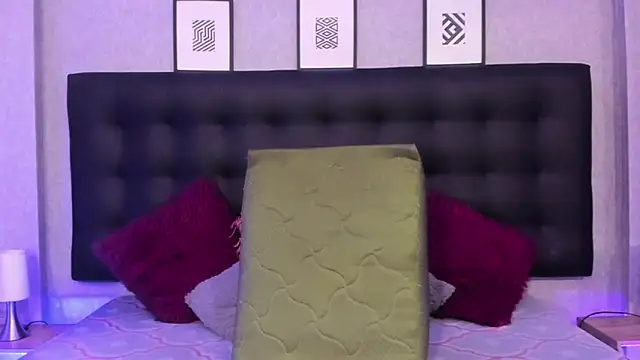 Snapshot of MeleekXXX_ chatting on 02-05-25, 07:53 MeleekXXX  online show from 02-05-25, 07:53