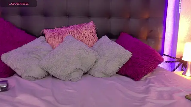 Snapshot of MeleekXXX_ chatting on 10-31-25, 06:53 MeleekXXX online show from 10-31-25, 06:53