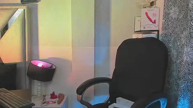 Snapshot of natacha__black_ chatting on 02-19-25, 12:46 natacha  black  online show from 02-19-25, 12:46