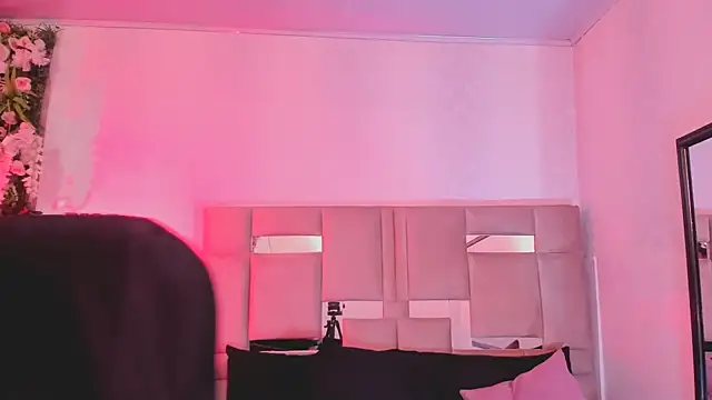 Snapshot of natacha__black_ chatting on 02-25-25, 08:58 natacha  black  online show from 02-25-25, 08:58