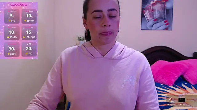 sara florez1 online show from 10-08-25, 10:57