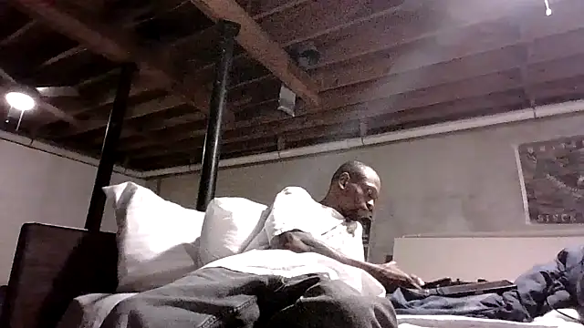 Snapshot of KinGKane84 chatting on 12-14-24, 05:40 KinGKane84 online show from 12-14-24, 05:40