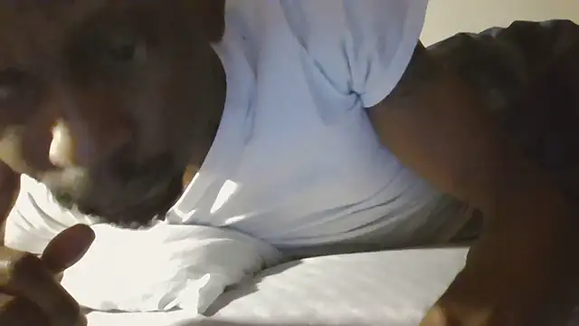 Snapshot of KinGKane84 chatting on 01-23-25, 06:39 KinGKane84 online show from 01-23-25, 06:39