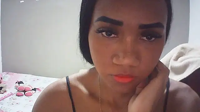 Snapshot of Fariana01 chatting on 05-22-26, 03:35 Fariana01 online show from 05-22-26, 03:35