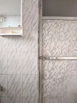 Snapshot of surabhi09 chatting on 11-21-25, 02:10 surabhi09 online show from 11-21-25, 02:10