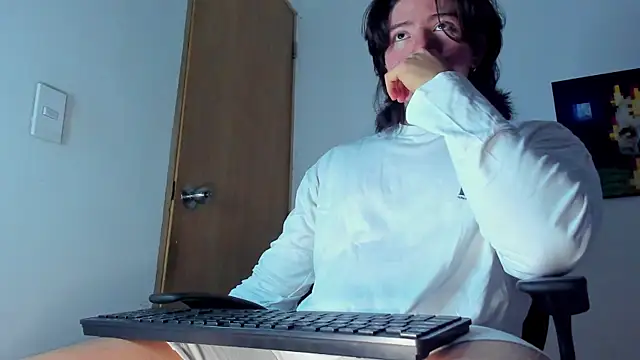 AngelBennet  online show from 10-22-25, 10:31