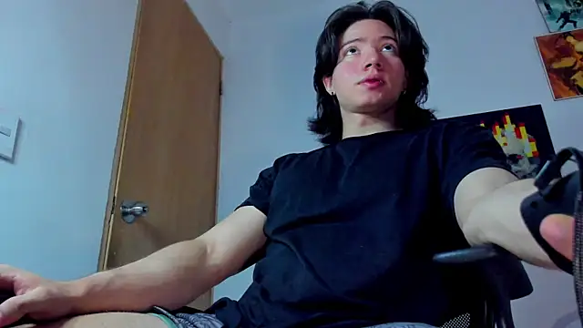 AngelBennet  online show from 10-31-25, 12:11