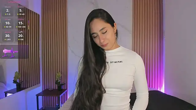 Julia Martinez  online show from 03-16-26, 11:47