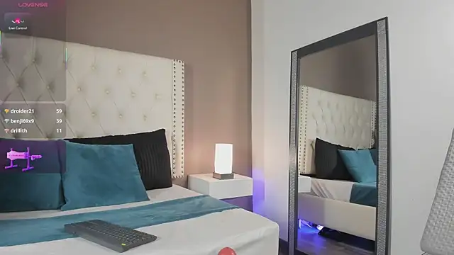 Julia Martinez  online show from 07-28-26, 12:48