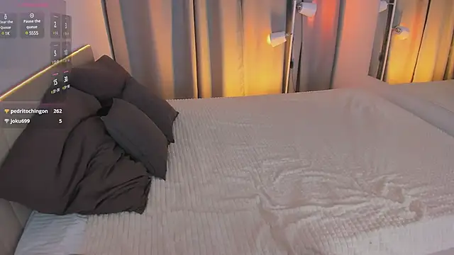 Snapshot of Kleo_Godde chatting on 01-26-25, 08:46 Kleo Godde online show from 01-26-25, 08:46