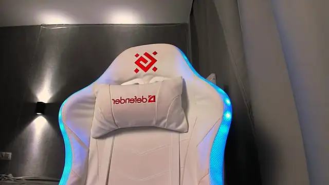 Snapshot of Kleo_Godde chatting on 10-26-25, 11:31 Kleo Godde online show from 10-26-25, 11:31